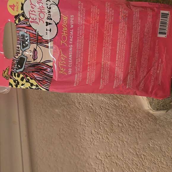 Betsey Johnson Collagen Cleansing Facial Wipes - Vibrant Multicolor New 4 pack - Picture 2 of 4